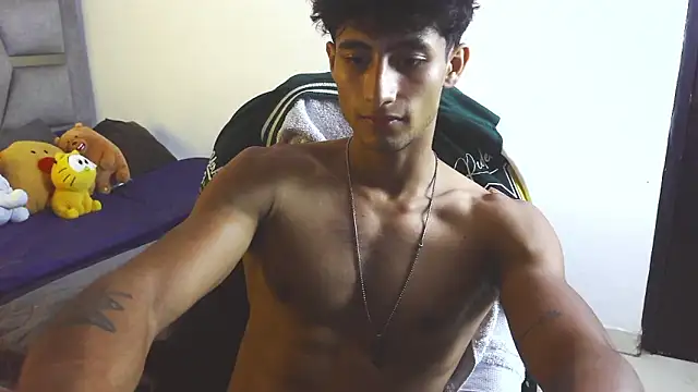 MaxiimoRomano_ webcam