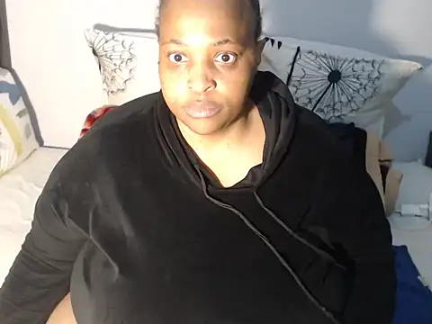 Bustydiva83 webcam
