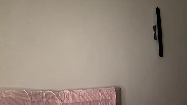 Ur_neighbor_Kira webcam