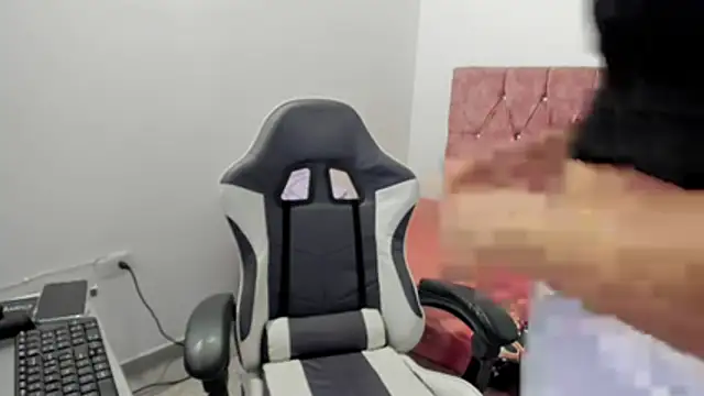 shy_luna18 webcam