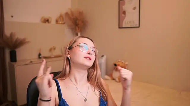 Sophielux18 webcam