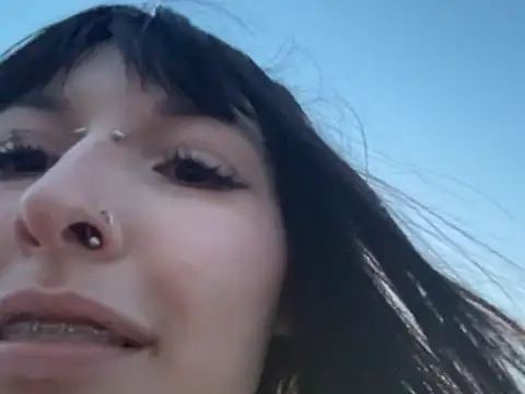 virusDoll webcam