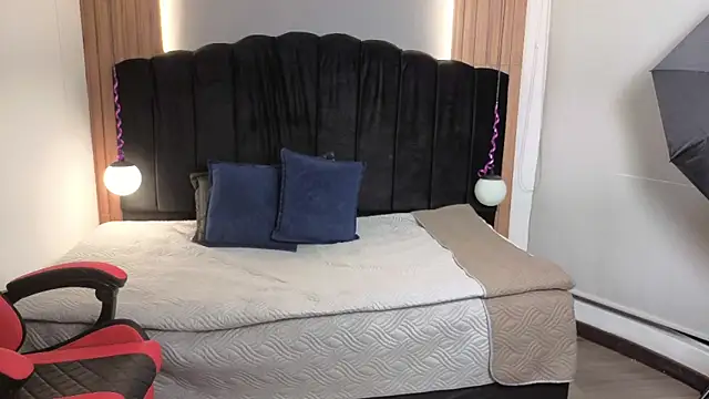 LiaMonroee_ webcam