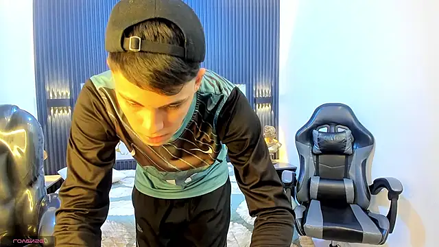 Ethanx18_ webcam