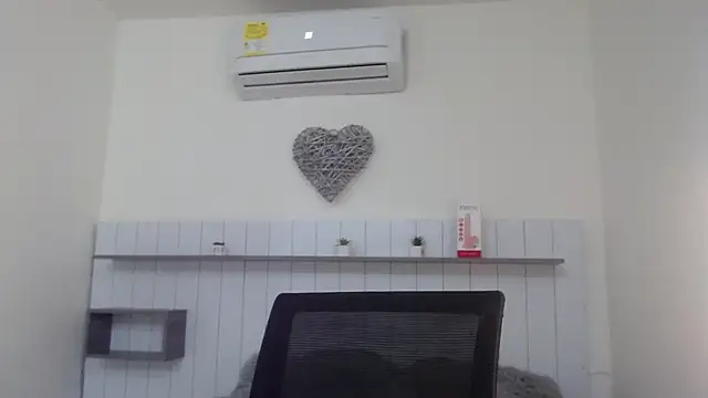Allison_Virelka webcam