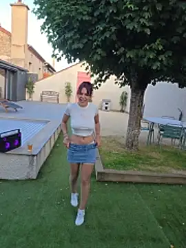JuneLaFrenchie webcam