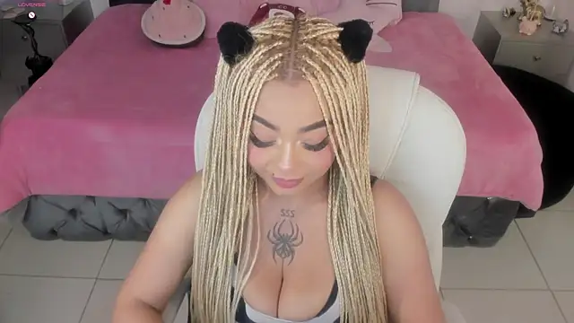 conny__curly webcam
