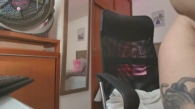 Miley_Baker webcam