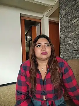 CurvyLolaX webcam