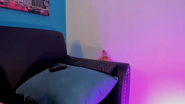 Luna_roose1 webcam
