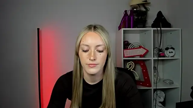 EvelynBlond webcam