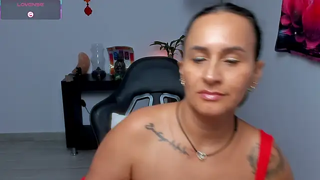 Sara_Charmy webcam