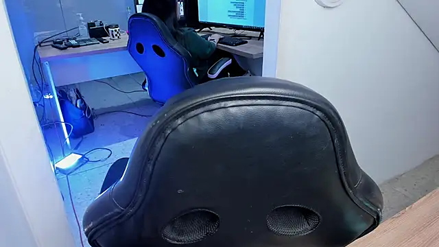 Kimkalifa_ webcam