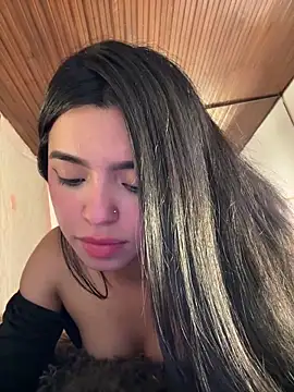LunaMoore_Pink webcam