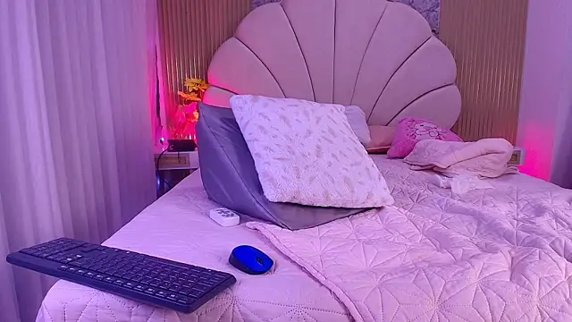 aisha_sh webcam