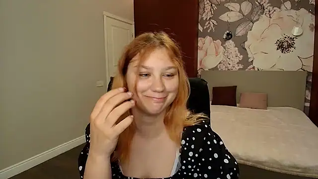 AngelinaLow webcam