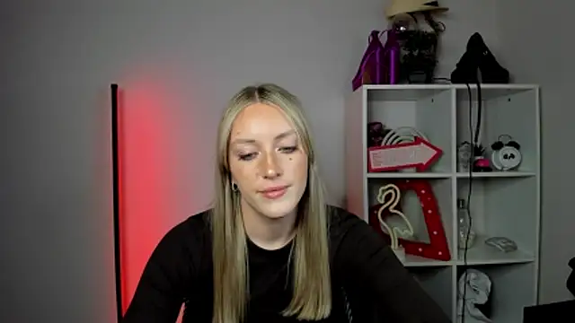 EvelynBlond webcam