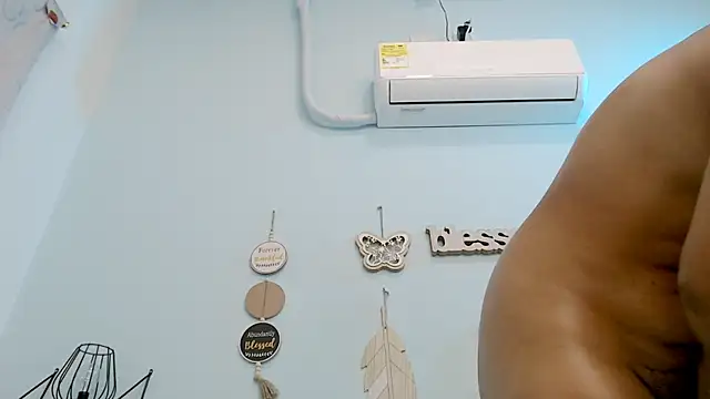 hotlatinaluna23 webcam