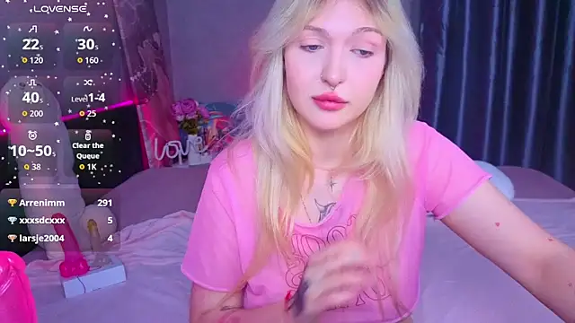 BlondieSummer webcam