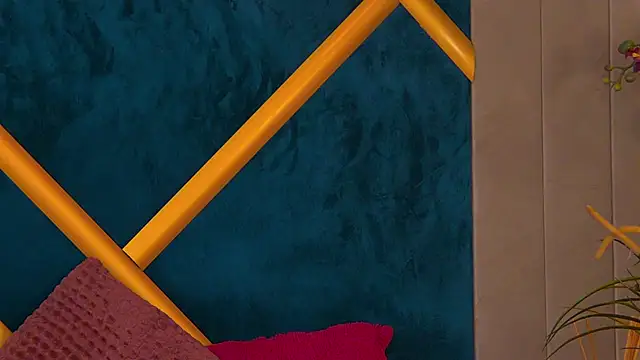 BrunetteBombiX webcam