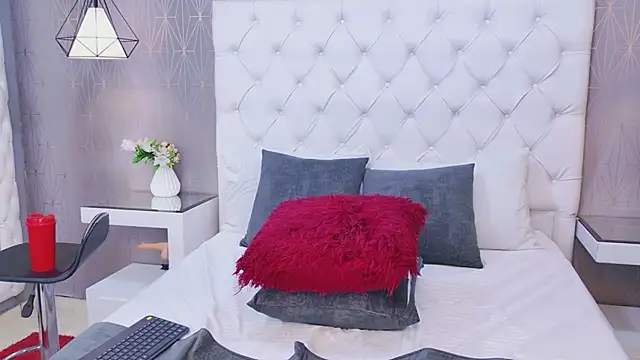 CarolineOlsen webcam