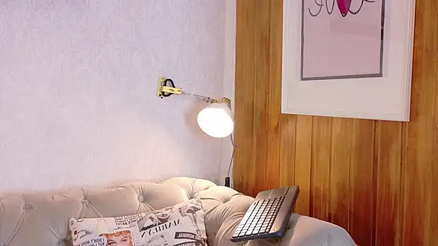 Nicolee_Saint webcam