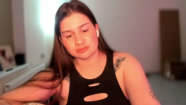 JuicyHelenX webcam