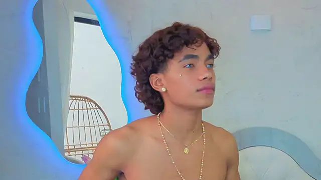 AlanCutee webcam