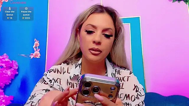 AriannaSins webcam