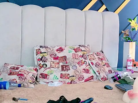 NikiEvanz webcam