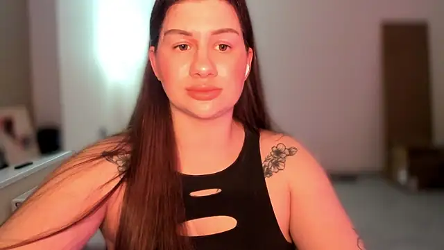 JuicyHelenX webcam