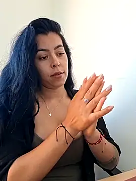 luianna - Luianna's free webcam - UK Sex Cams