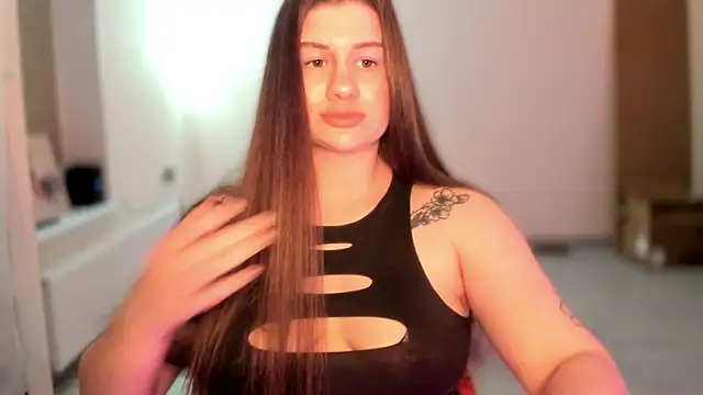 JuicyHelenX webcam
