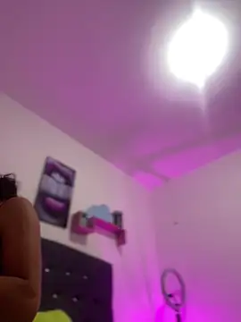 Linda-323 webcam