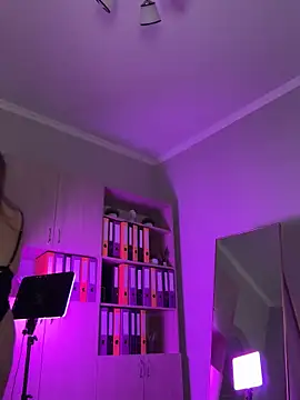 JuicyBootyEva webcam
