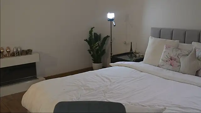 ella_twinkl webcam