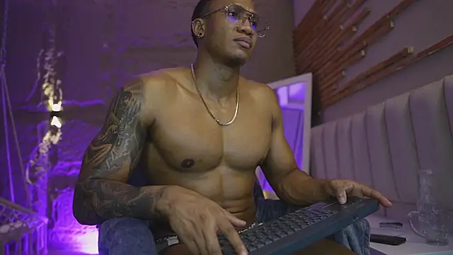 Logan_Varela webcam