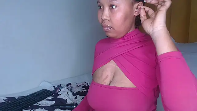 Bella_2025 webcam