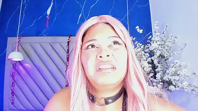NaomiVelour webcam