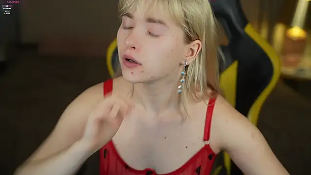 Ava_kiss054 webcam