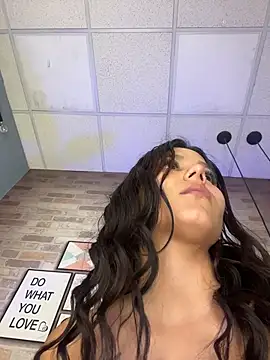 CherrySmirkXXX webcam