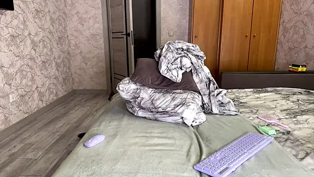 yourselenas webcam