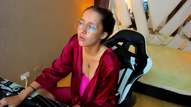 Linda4Petite webcam