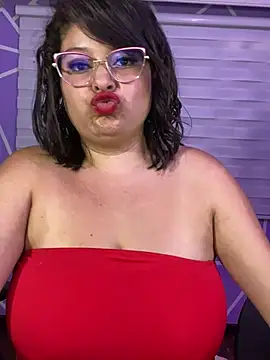 MiiaaJoness webcam