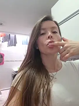 karina_warthon webcam