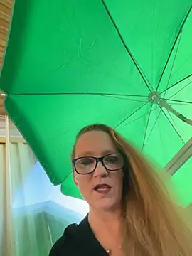 LizzieZ1975 webcam