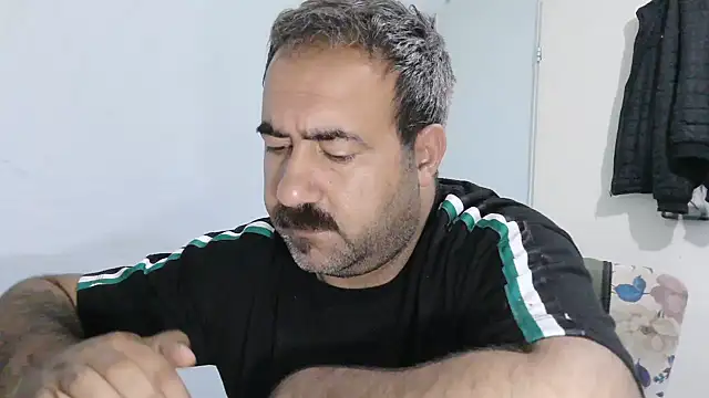 -dark-look- live sex cam