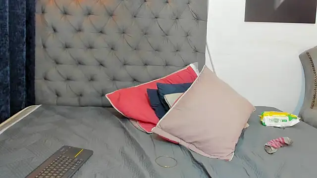 nahiroby_ebony webcam