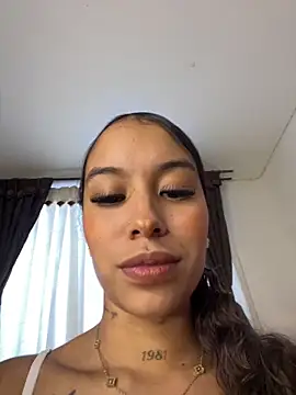 MarieLeon webcam