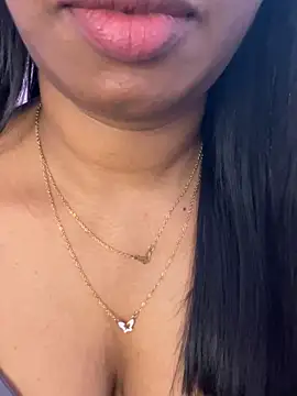 tamil_Aarathi webcam